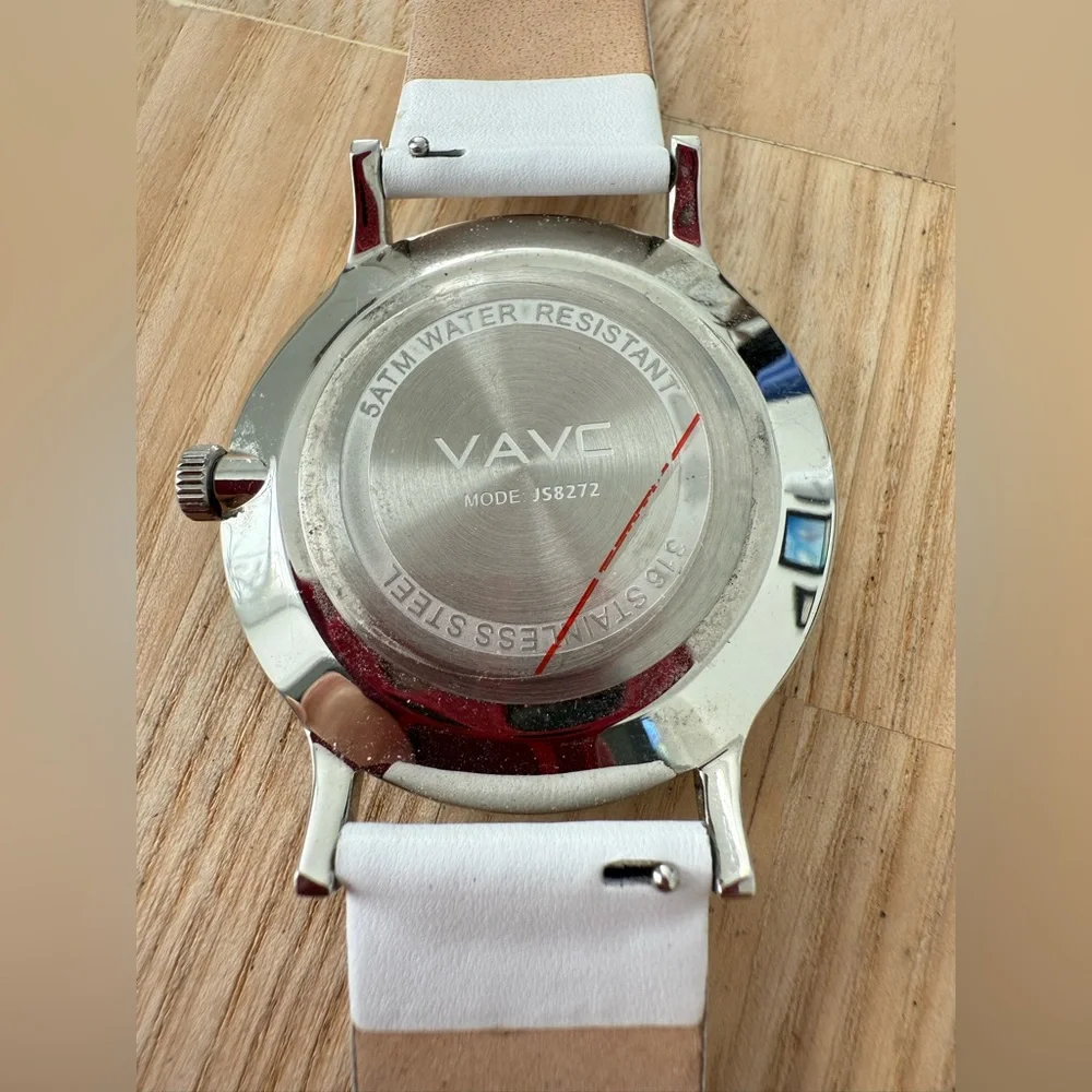 VAVC men’s silver tone white leather watch NEW BATTERY